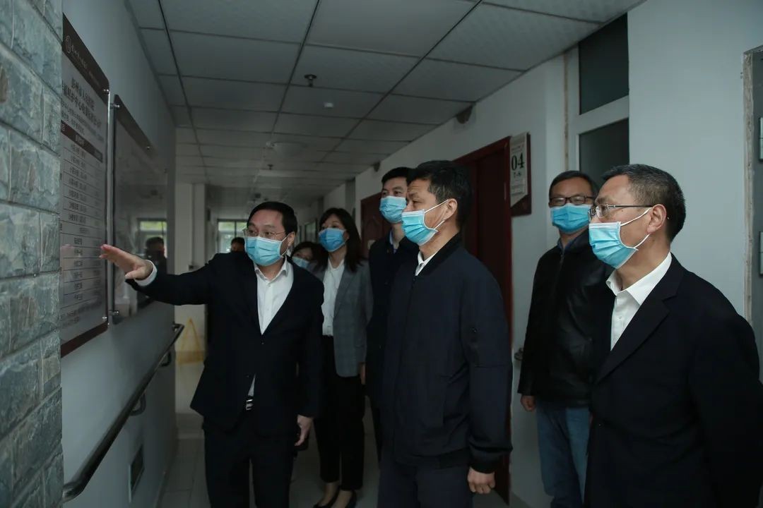成都市卫健委一级调研员张峰等一行莅临我院调研医养结合机构疫情防控